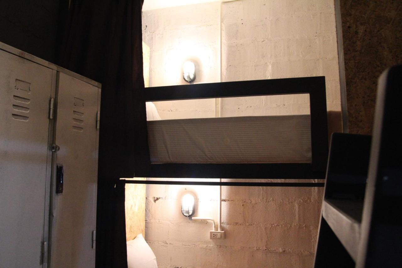 Vitamin Sea Hostel Phuket Room photo